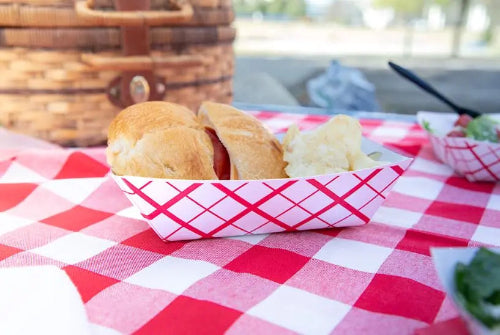 3 lb compostable food tray with filled with food truck food