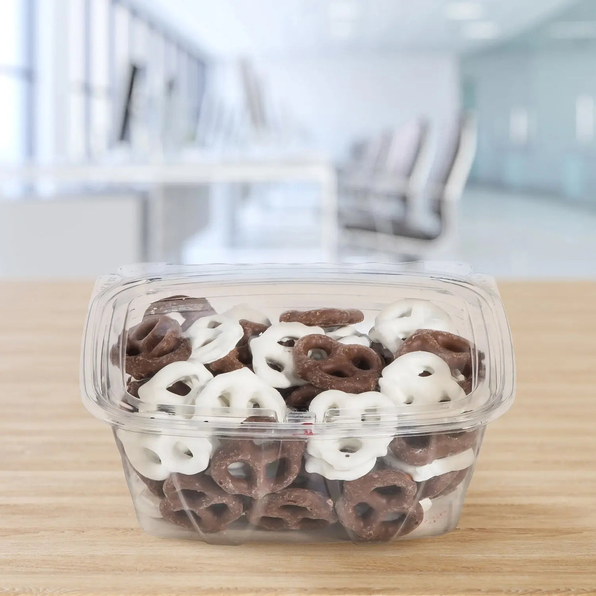 Dart 32 oz. Clear RPET Plastic Tamper-Evident & Resistant Container w/ Flat Lid - Case of 200 - #CH32DEF Dart Container