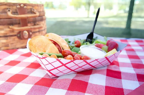 5 lb compostable food tray with filled with food truck food