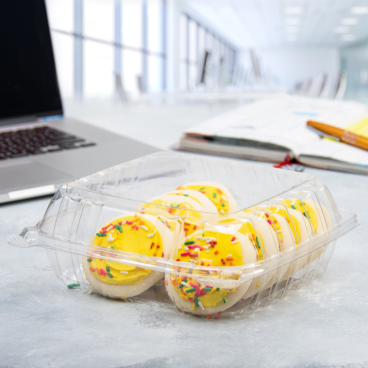 8" Medium Clear Hinged Plastic Container - Case of 250 - #PET90PST1 Dart Container