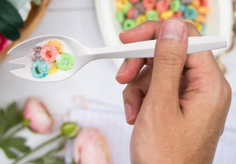 Dart Solo Medium Weight White Polypropylene Spork Bulk - Case of 1000 - #SP6SW